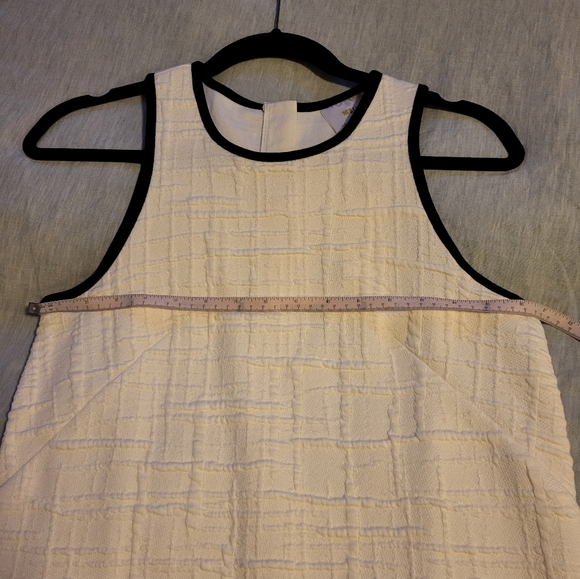 Black and white shift dress, tags still on.  Xs - Picture 6 of 7